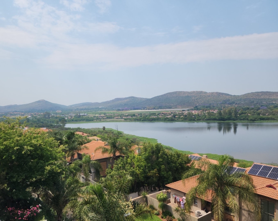 6 Bedroom Property for Sale in Birdwood Estate North West